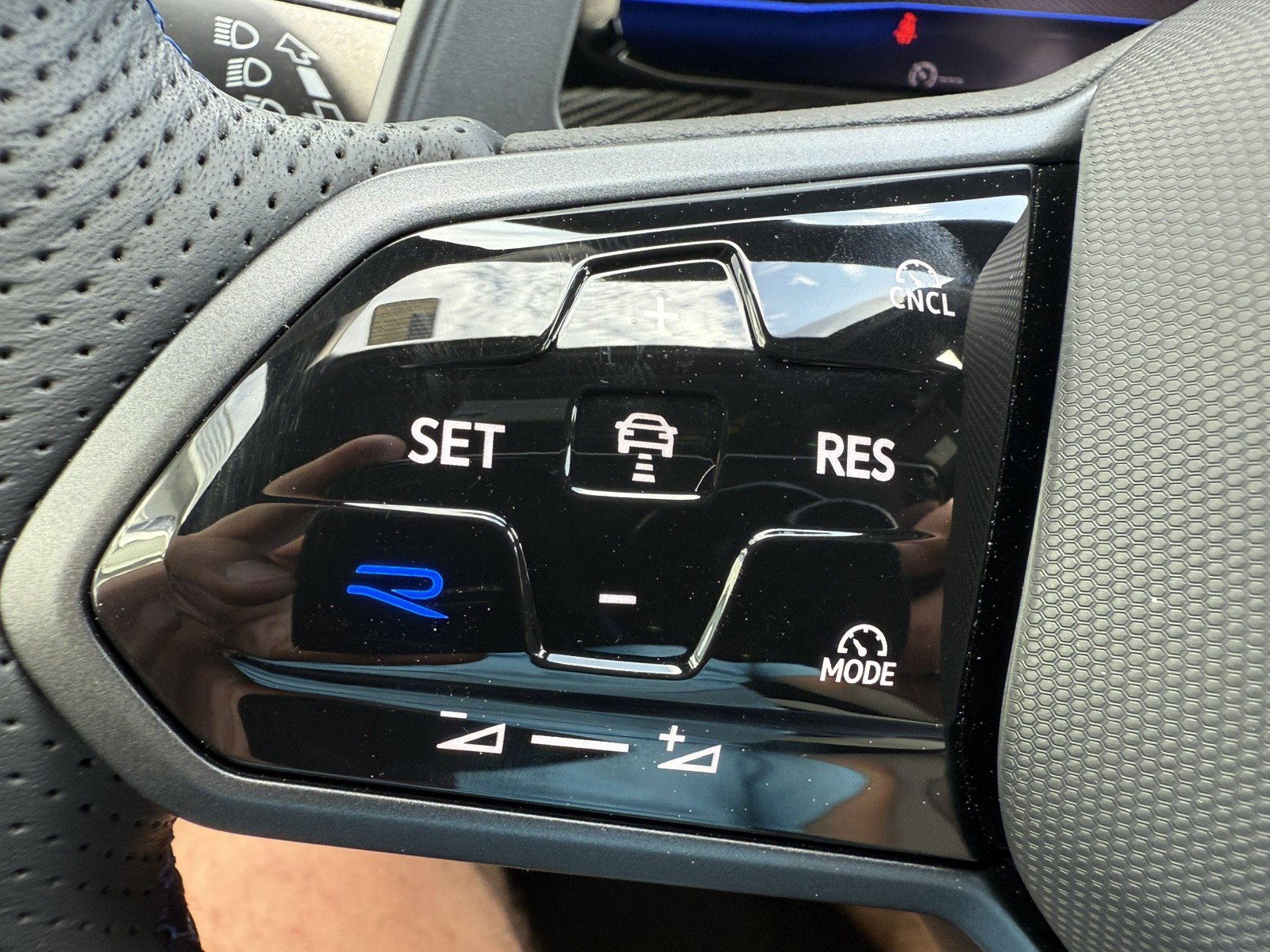 New 2025 Volkswagen Golf R Black Edition image 15