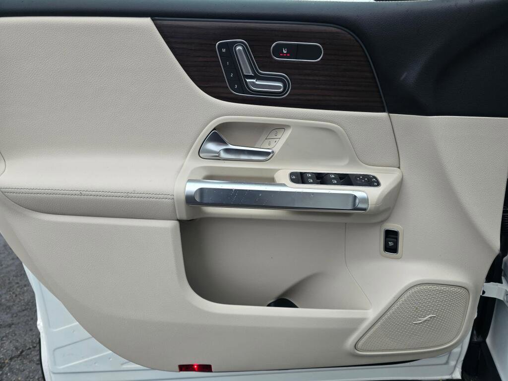 New 2026 Mercedes-Benz GLB 250 4MATIC image 32