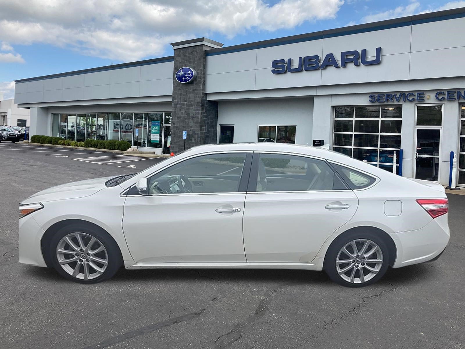 Used 2013 Toyota Avalon Limited FWD image 6