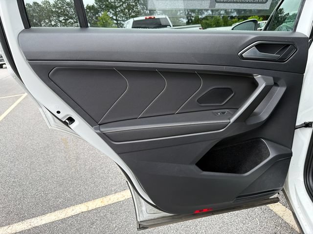 Used 2022 Volkswagen Tiguan SE w/ Panoramic Sunroof Package FWD image 22