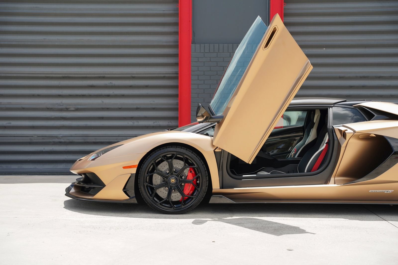 Used 2020 Lamborghini Aventador SVJ AWD/4WD image 9