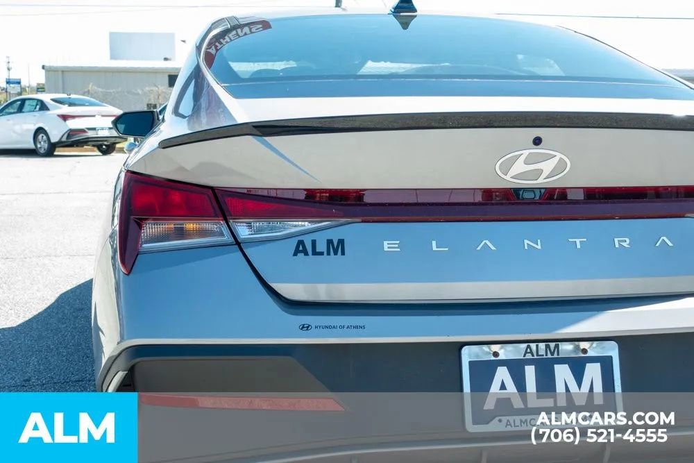 Certified 2025 Hyundai Elantra Sport FWD image 12