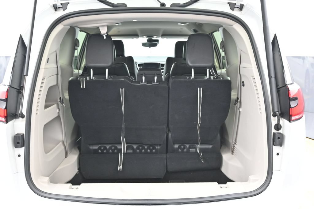 Used 2024 Chrysler Pacifica Touring-L FWD image 15