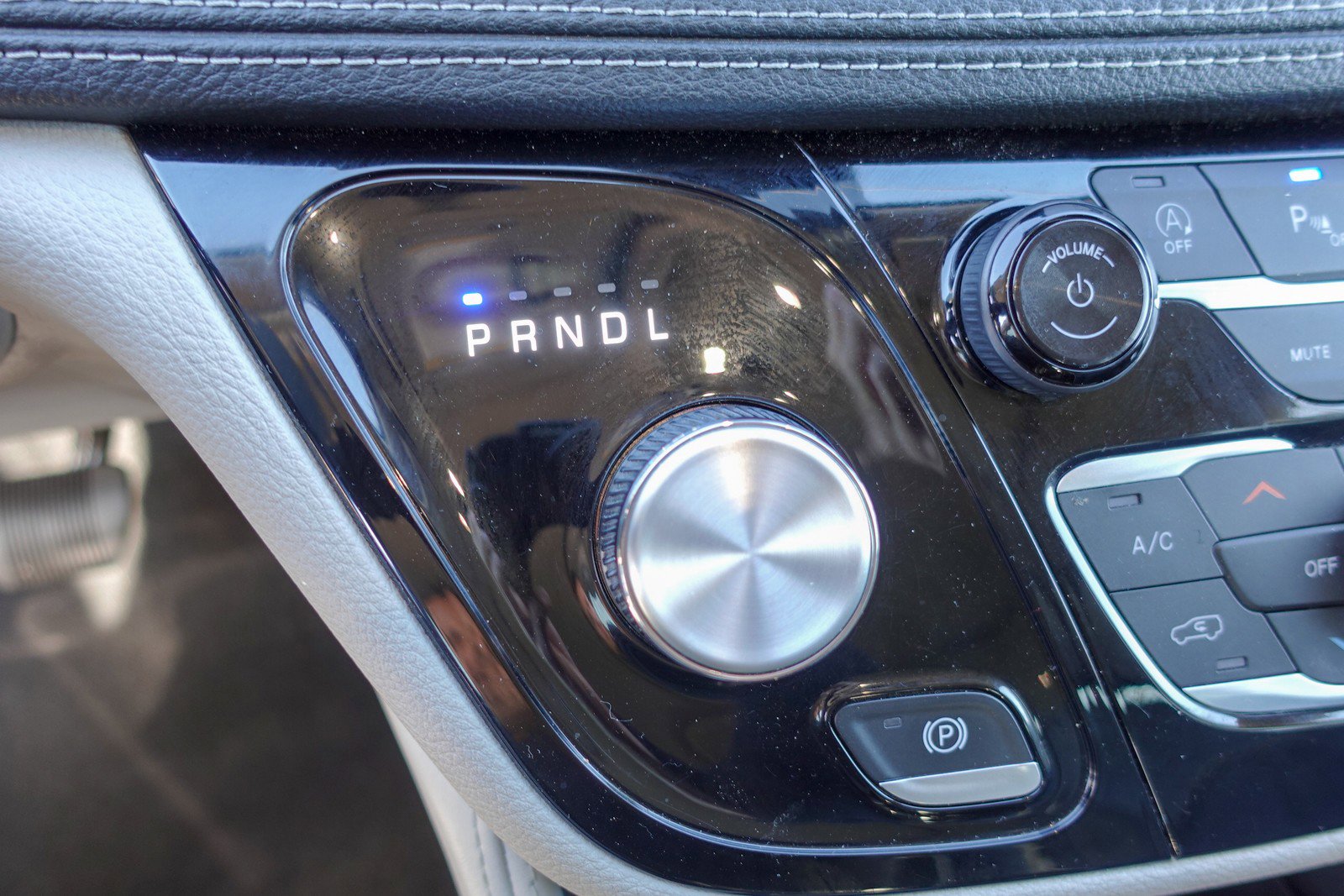 Used 2023 Chrysler Pacifica Limited image 19