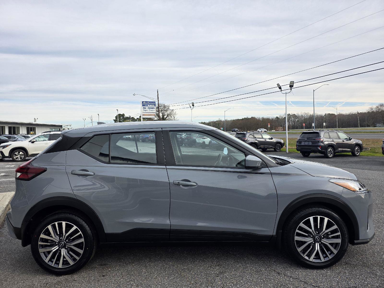 Used 2023 Nissan Kicks SV image 4