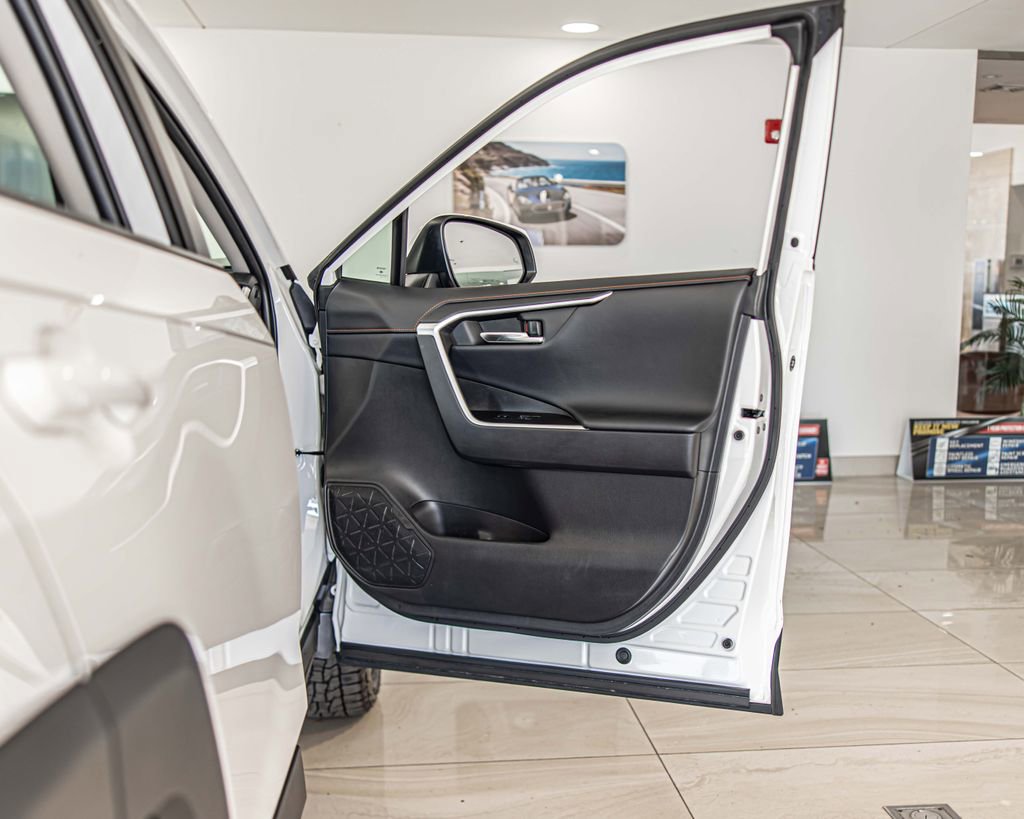 Used 2024 Toyota RAV4 Adventure image 38