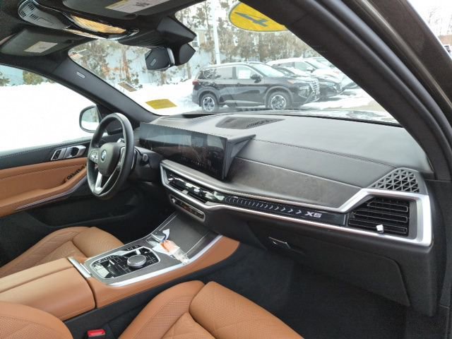 Used 2024 BMW X5 xDrive40i w/ Premium Package image 11