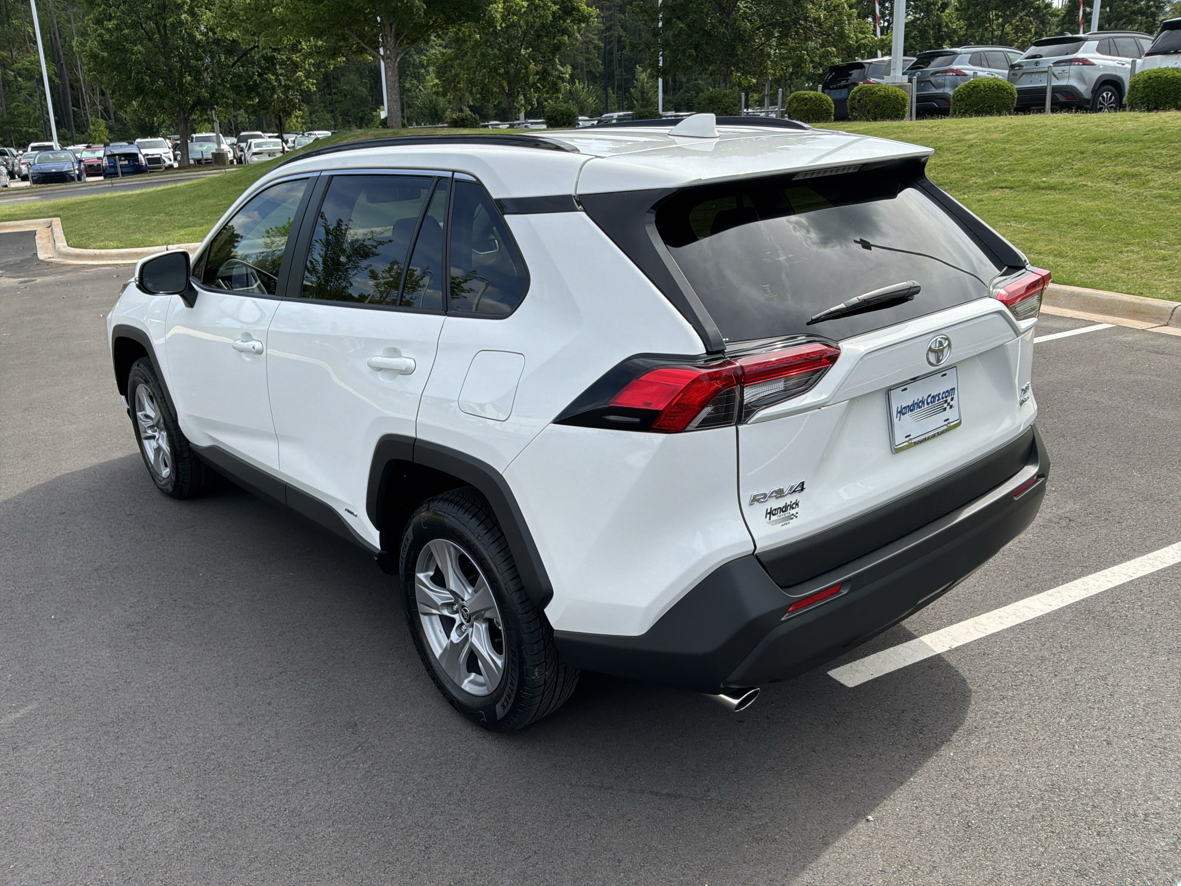 Used 2025 Toyota RAV4 XLE AWD/4WD image 8