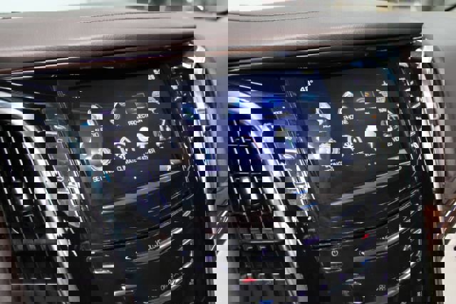 Used 2017 Cadillac Escalade Luxury AWD/4WD image 21