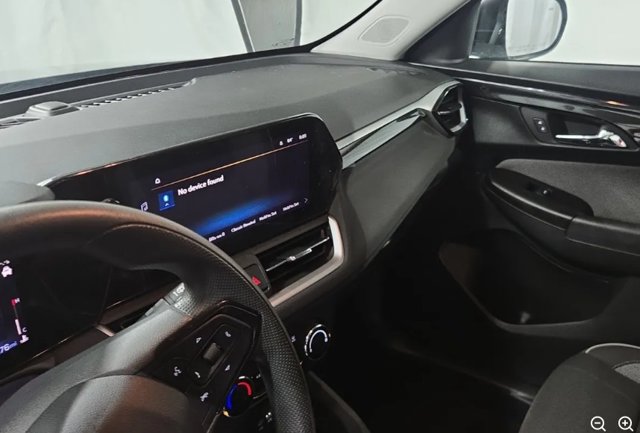 Used 2024 Chevrolet TrailBlazer LS w/ LS Convenience Package FWD image 3