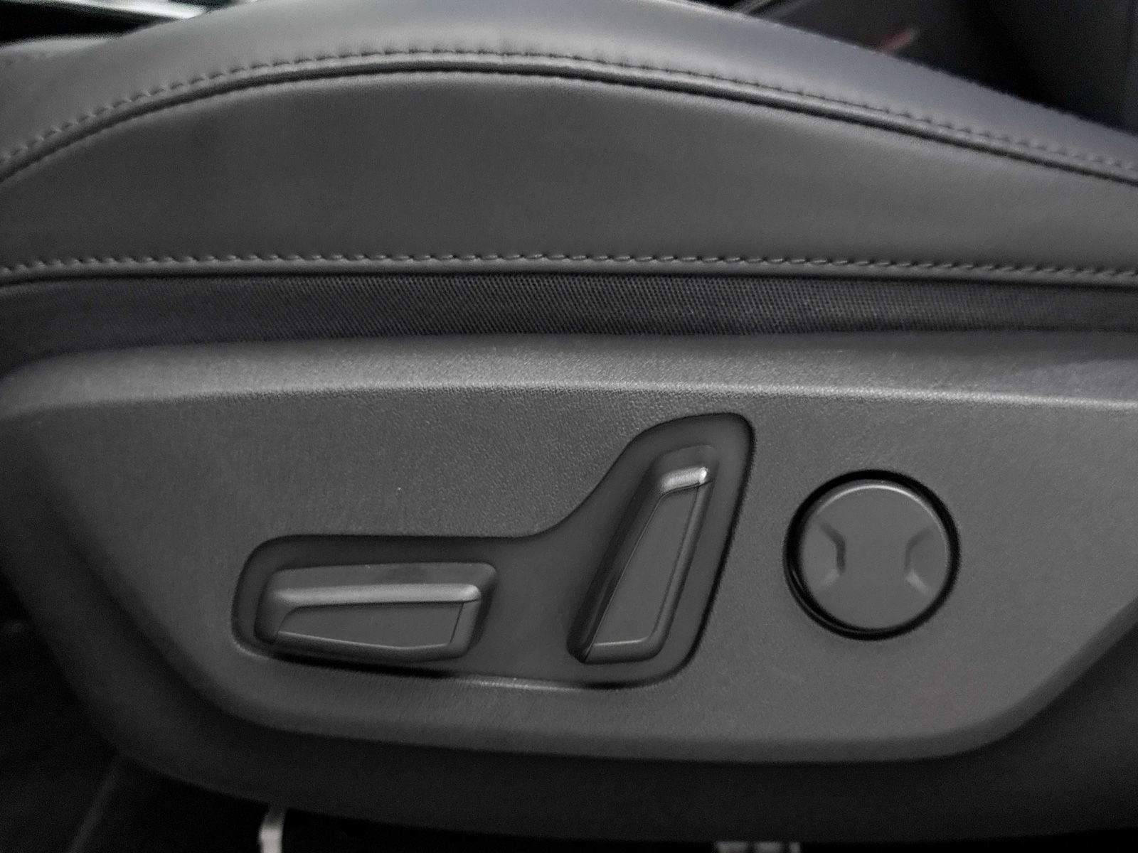 Used 2024 Kia Niro EX Touring FWD image 29