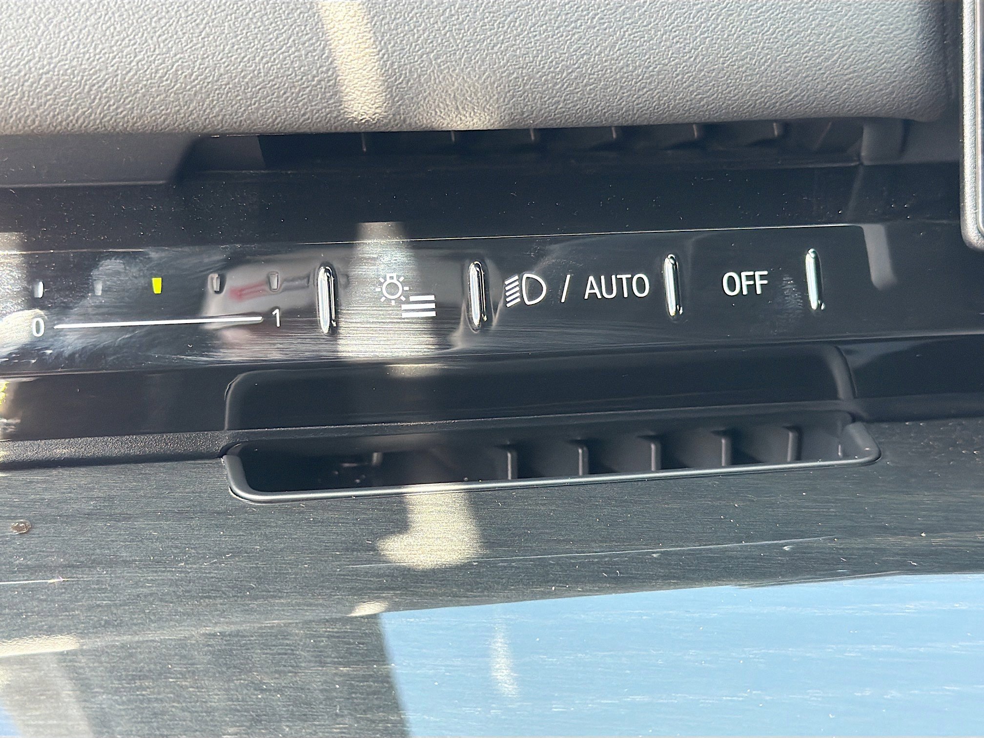 Used 2025 BMW 530i w/ Premium Package image 36