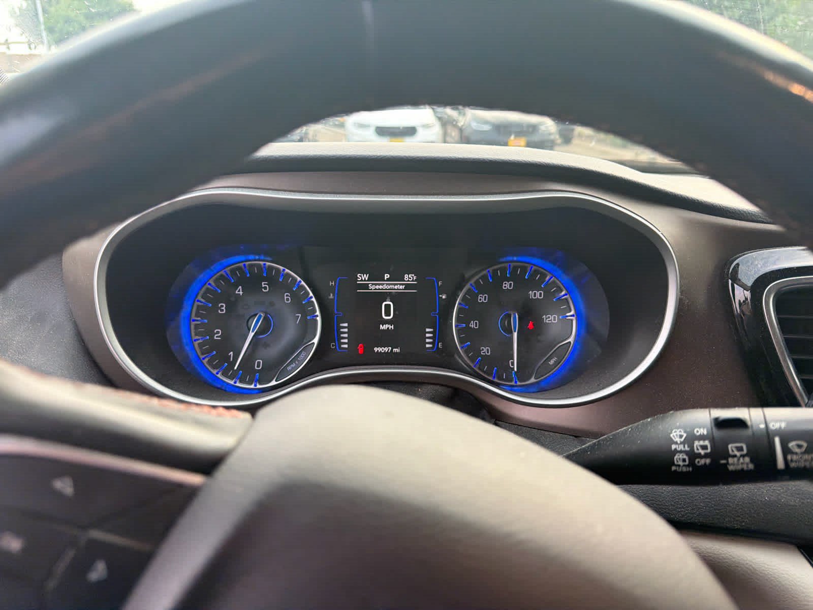 Used 2019 Chrysler Pacifica Touring-L w/ Tire & Wheel Group FWD image 9