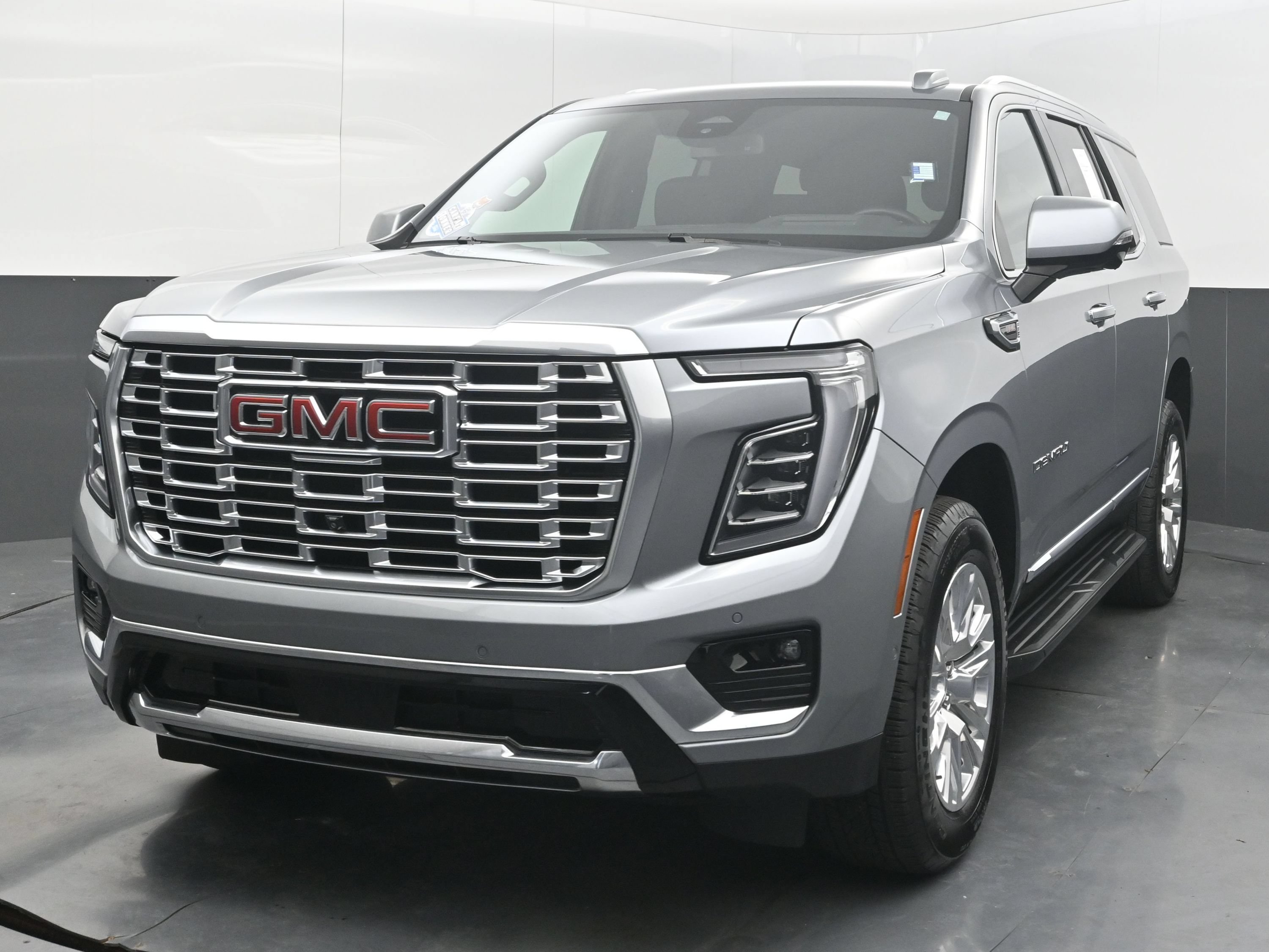 Used 2025 GMC Yukon Denali RWD image 4