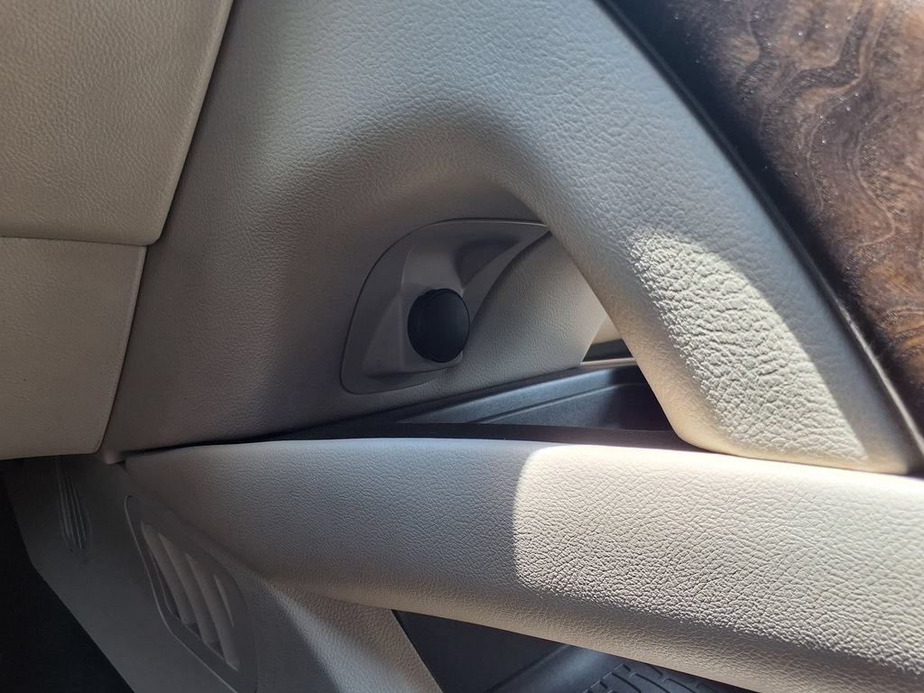 Used 2016 Lincoln MKX Reserve w/ Technology Package FWD image 32