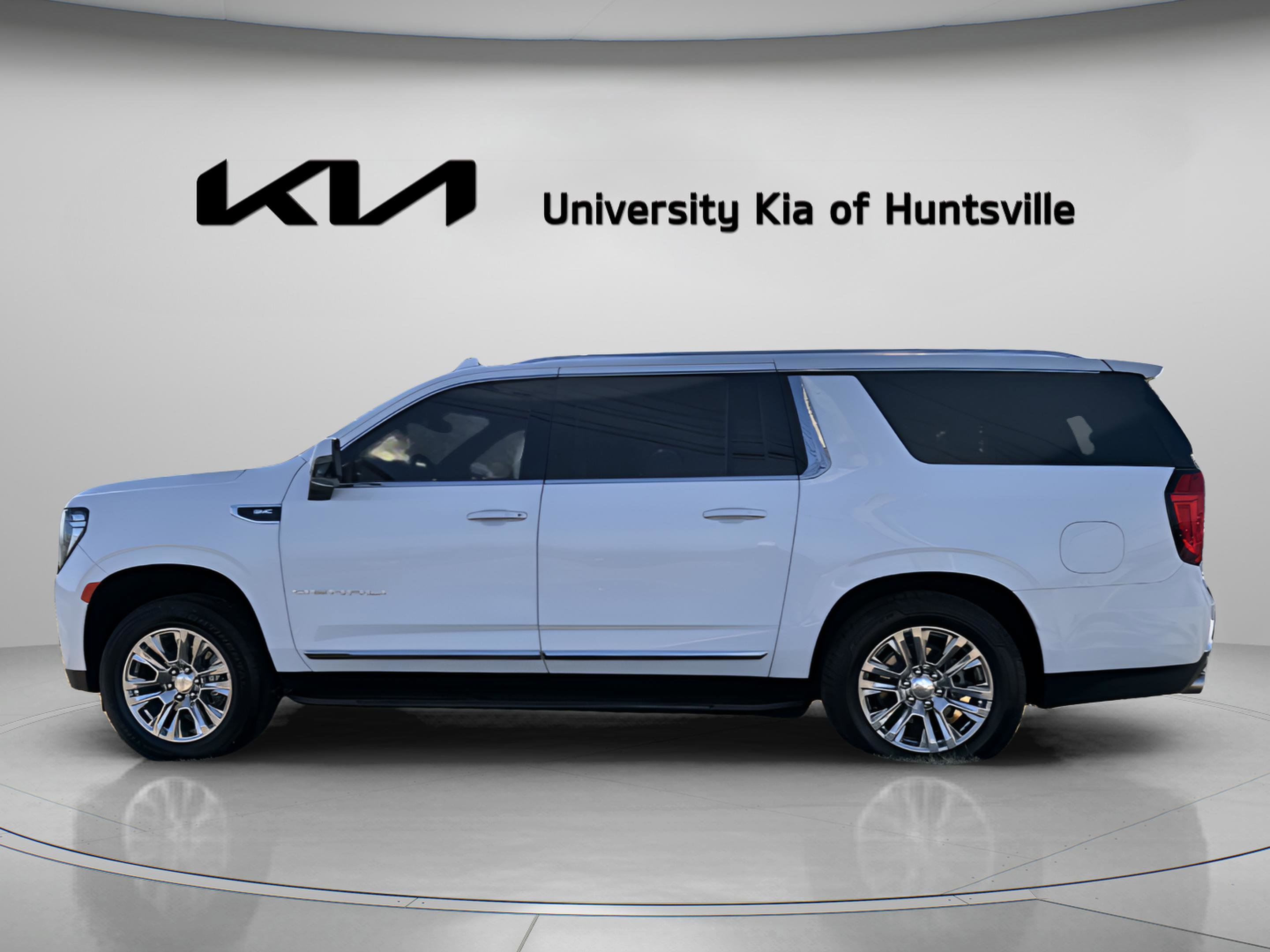 Used 2024 GMC Yukon XL Denali image 4