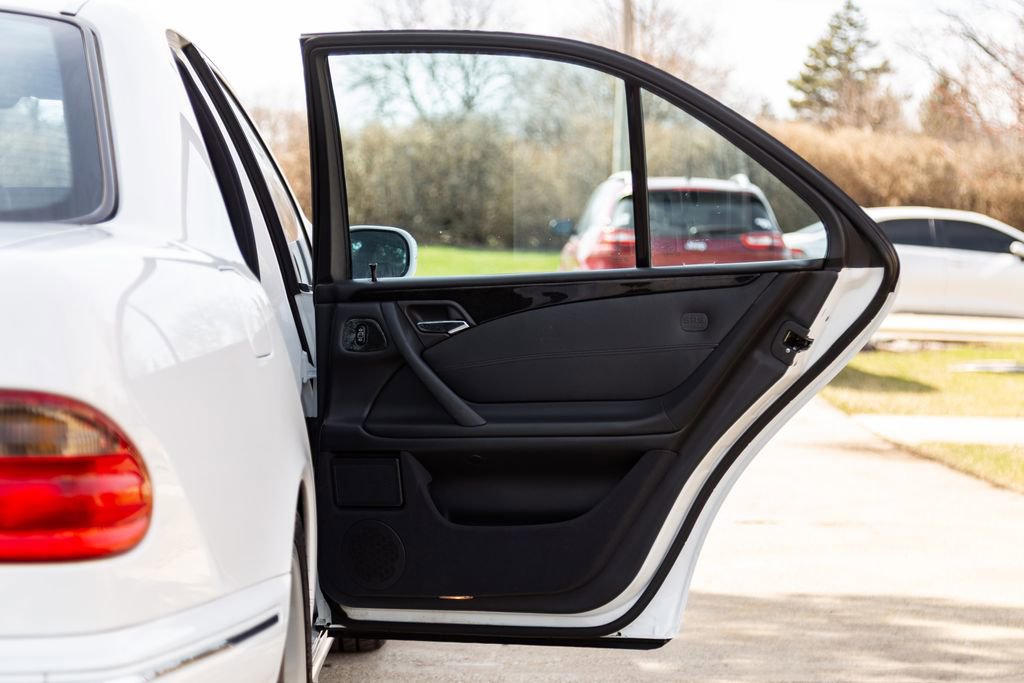 Used 2000 Mercedes-Benz E 55 AMG Sedan image 25