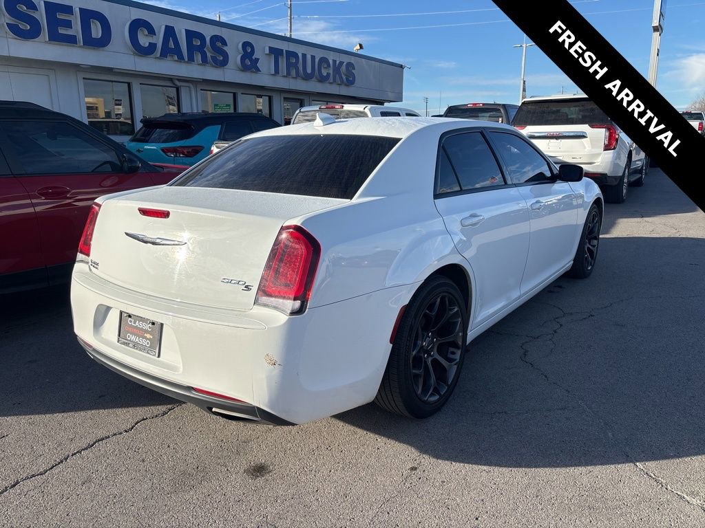 Used 2019 Chrysler 300 S image 2
