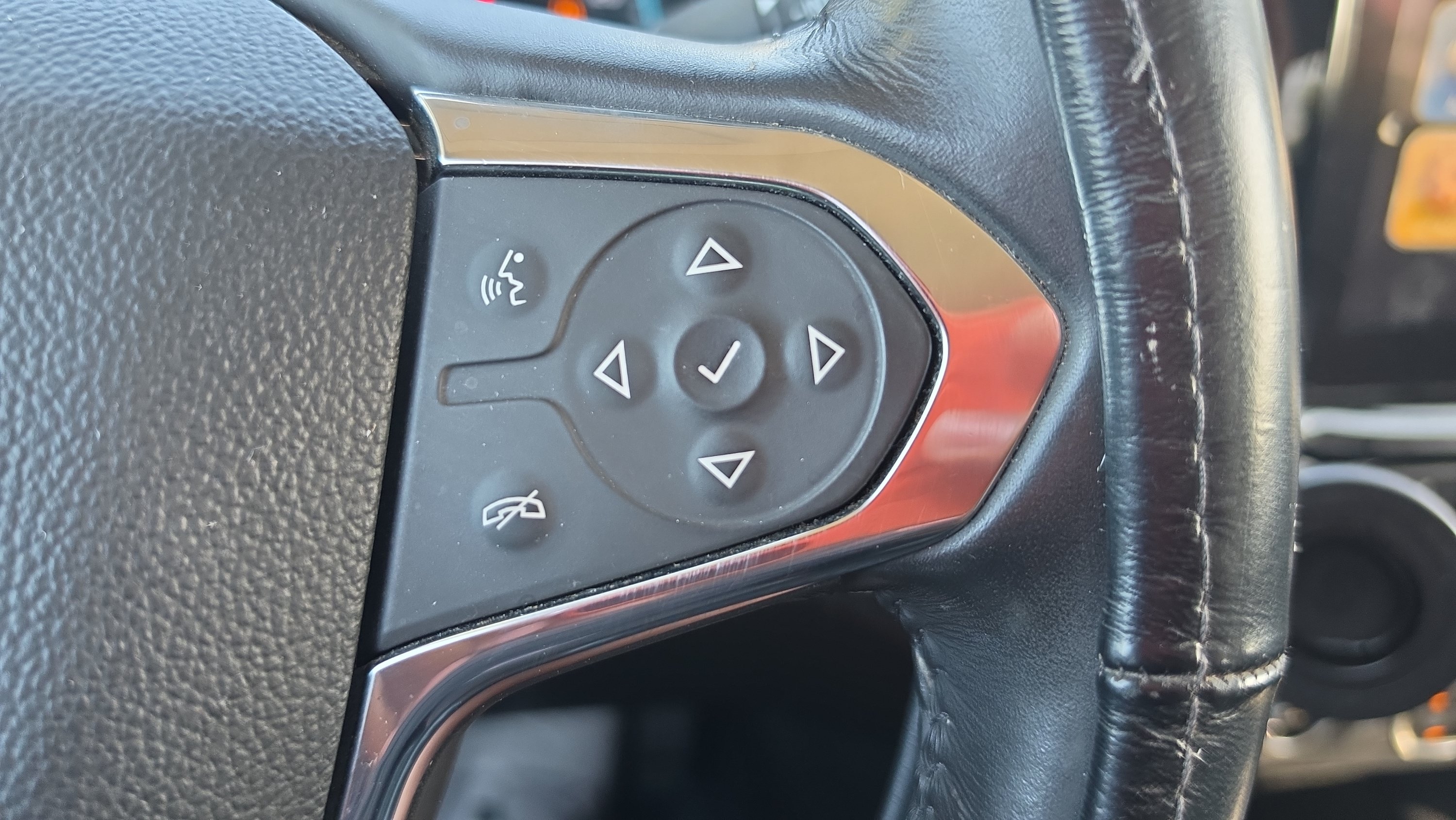 Used 2019 Chevrolet Traverse LT FWD image 13