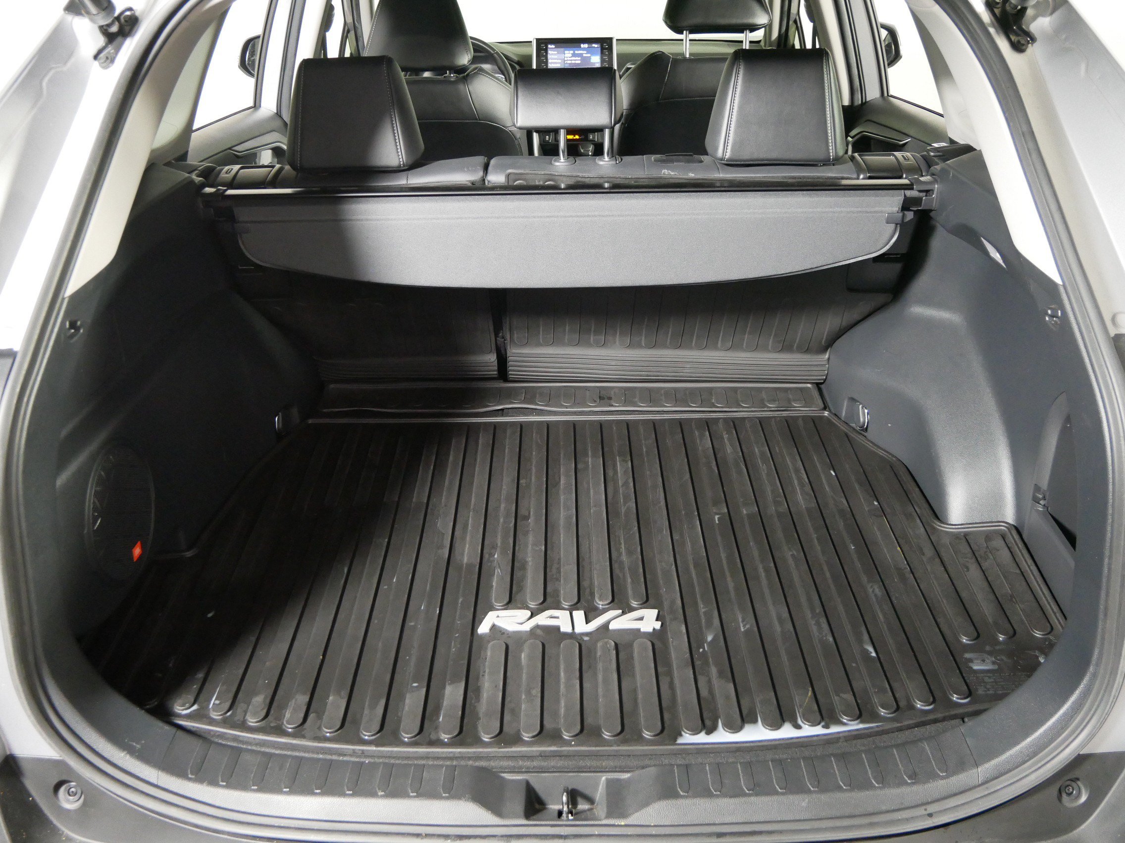 Used 2021 Toyota RAV4 XLE Premium AWD/4WD image 18