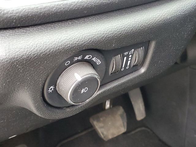 Used 2025 Chrysler Pacifica Limited image 11