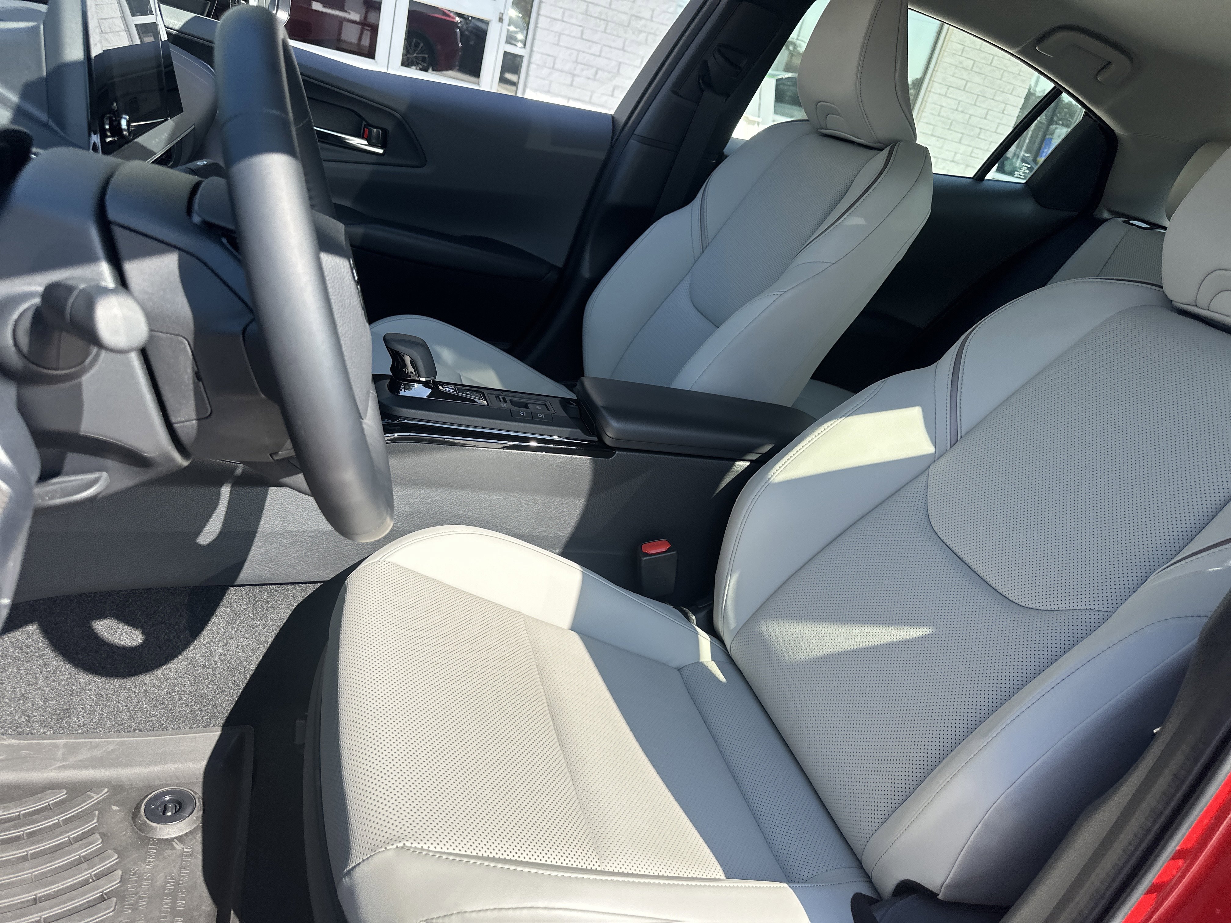 Used 2025 Toyota Prius XLE image 11