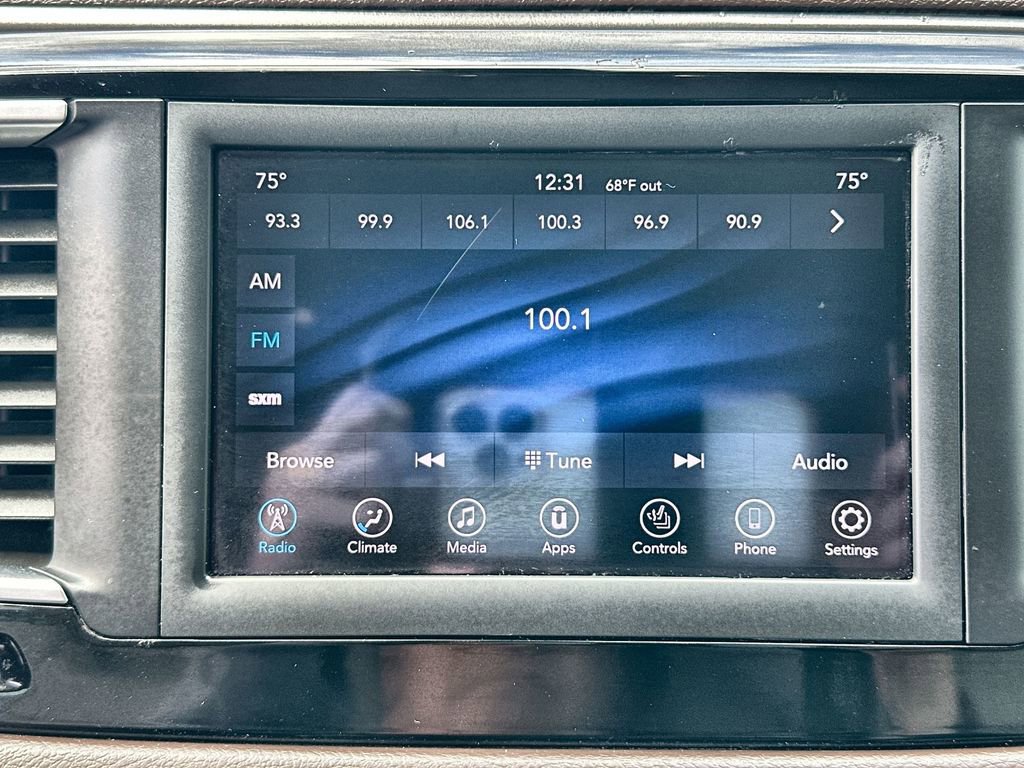 Used 2019 Chrysler Pacifica Touring-L FWD image 13