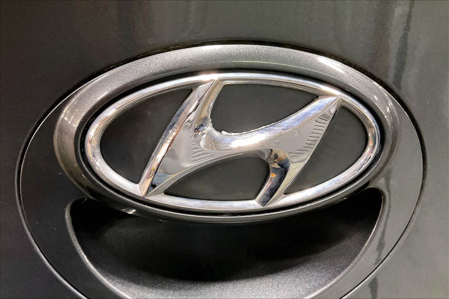 Used 2012 Hyundai Accent GS FWD image 10