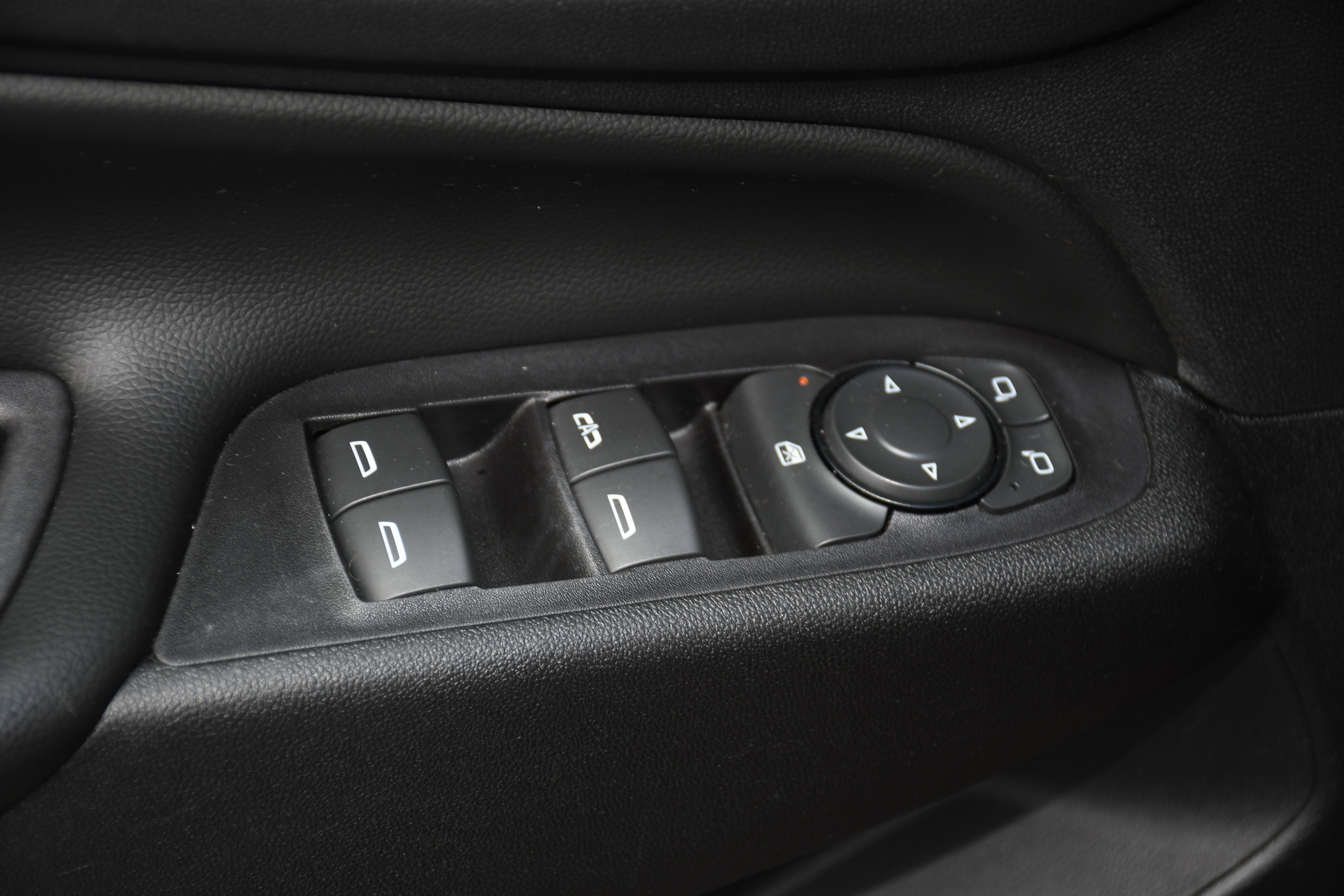 Used 2018 Chevrolet Equinox LT FWD image 10