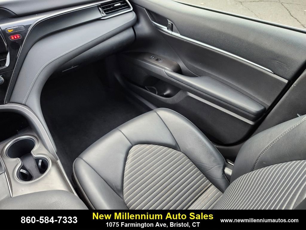 Used 2021 Toyota Camry SE image 15