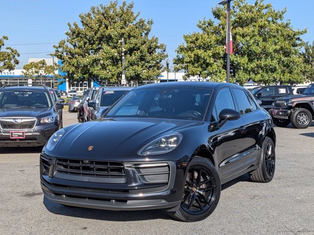Used 2022 Porsche Macan AWD/4WD image 1