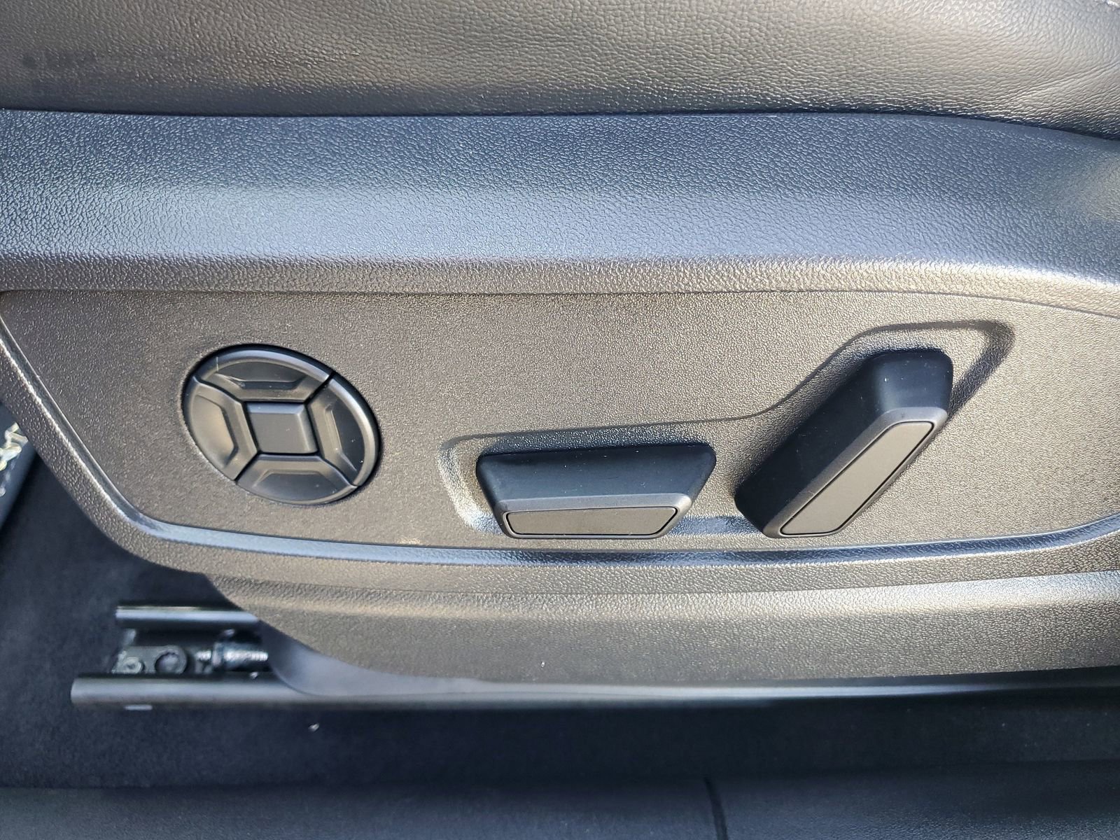 Used 2025 Audi Q5 Premium w/ Convenience Package image 23