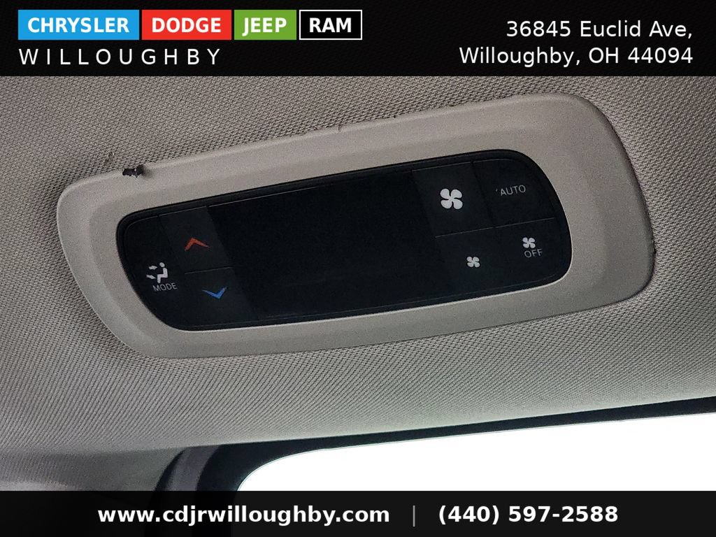 Used 2024 Chrysler Pacifica Limited FWD image 29