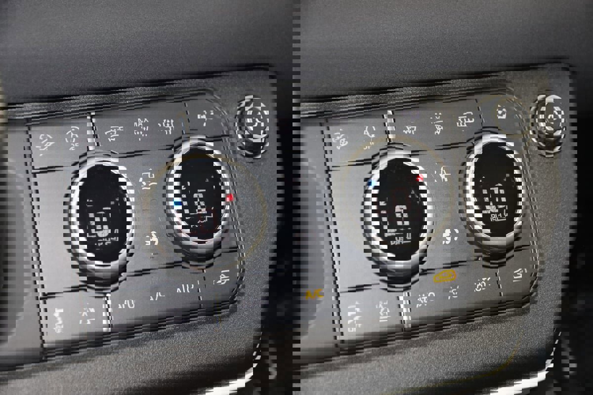 Used 2023 Land Rover Defender 110 S image 33