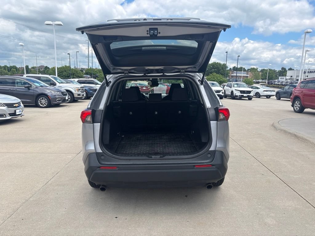 Used 2022 Toyota RAV4 LE w/ Carpet Mat Package (TMS) AWD/4WD image 35