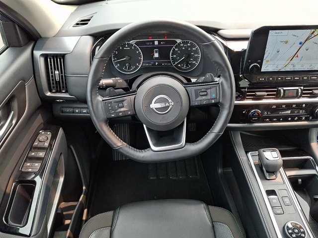 Used 2025 Nissan Pathfinder SL AWD/4WD image 11