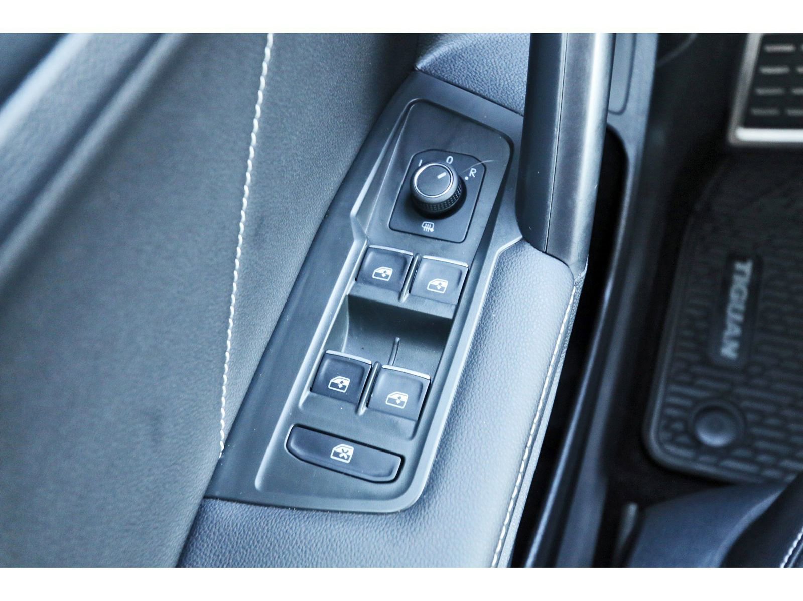 Used 2024 Volkswagen Tiguan SE R-Line w/ MDO Package, Three-Row image 24