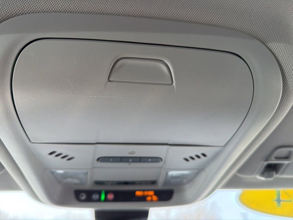 Used 2024 GMC Terrain SLT image 24