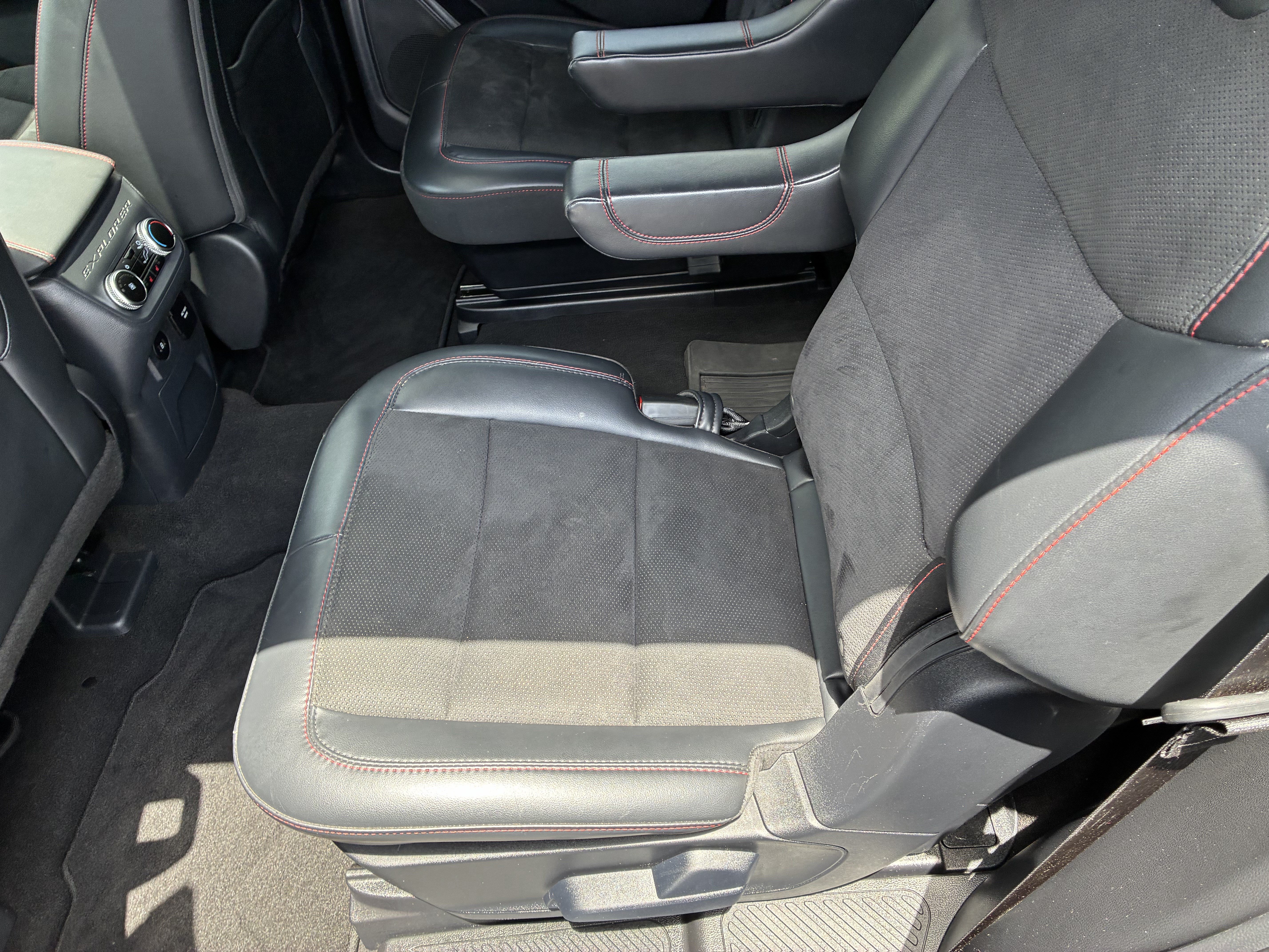Used 2025 Ford Explorer ST AWD/4WD image 13