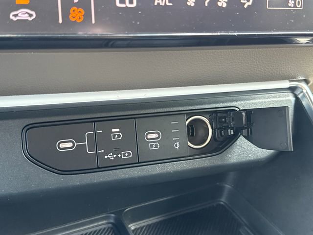 Used 2025 Kia Carnival EX FWD image 29