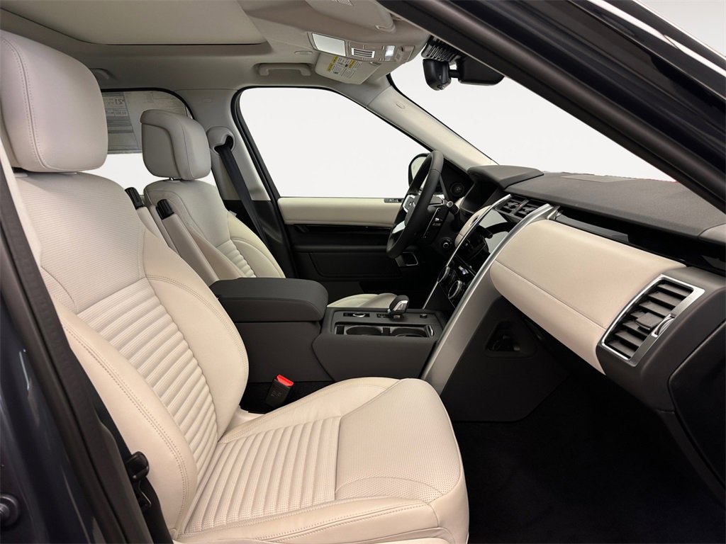 New 2026 Land Rover Discovery S image 15