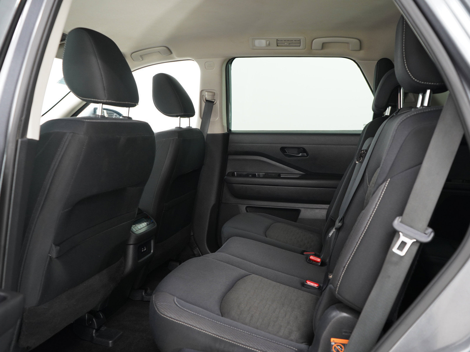 Used 2023 Nissan Pathfinder SV AWD/4WD image 15