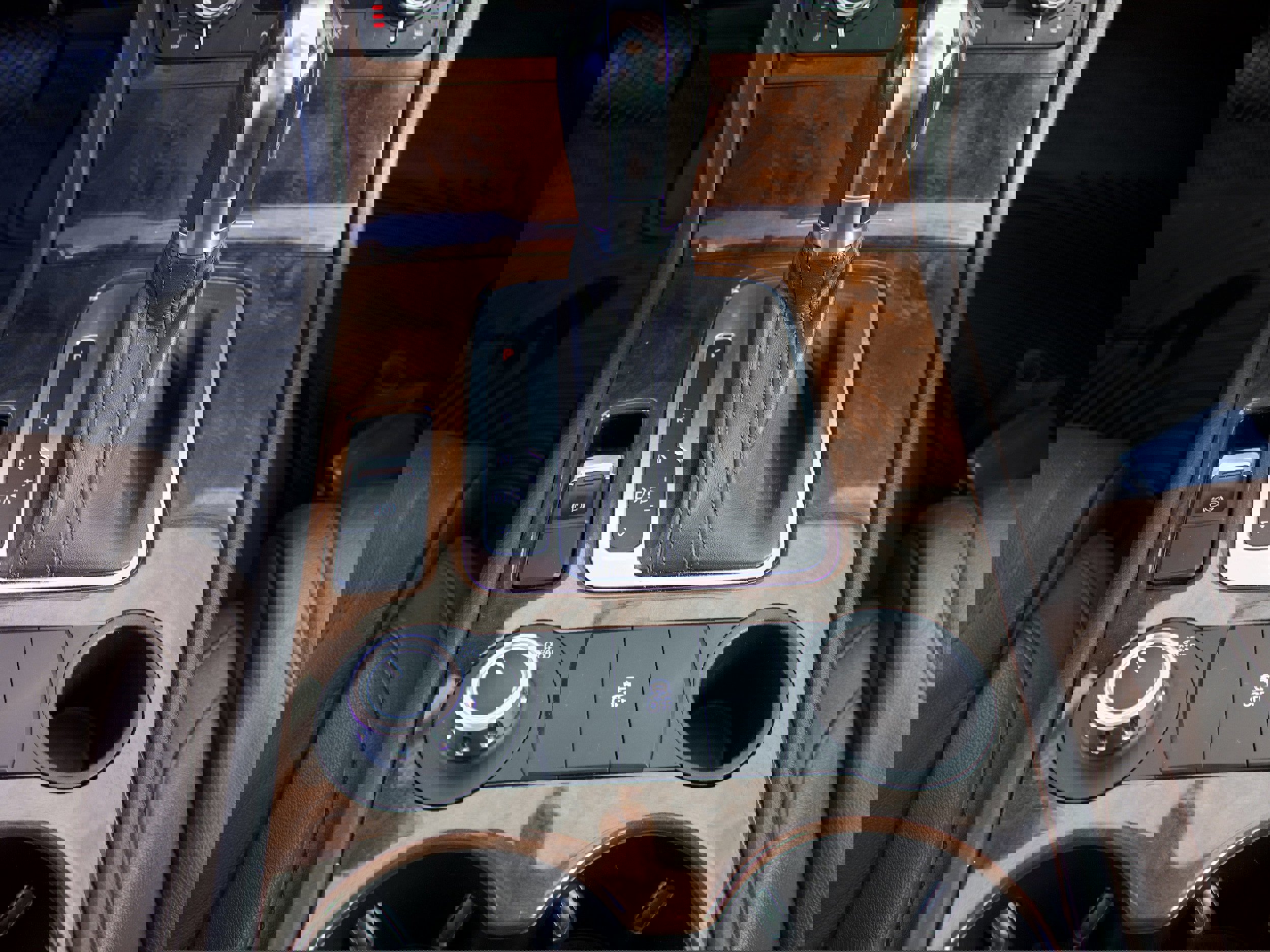 Used 2013 Volkswagen Touareg Executive image 24