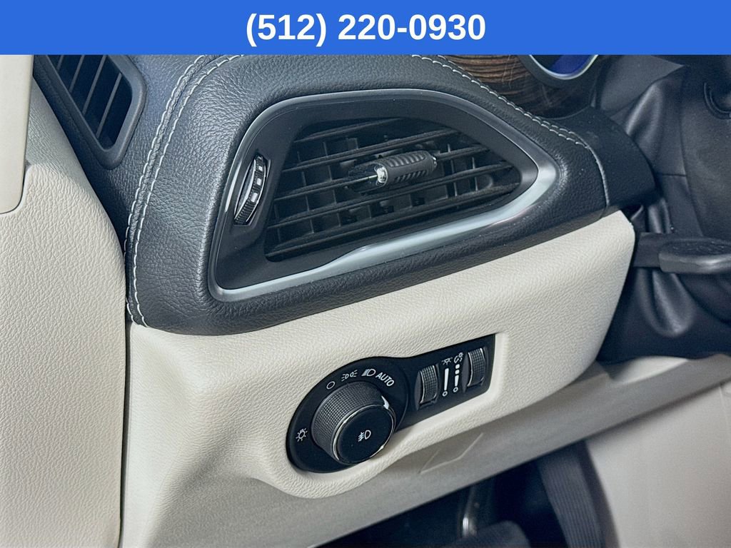 Used 2023 Chrysler Pacifica Limited image 11