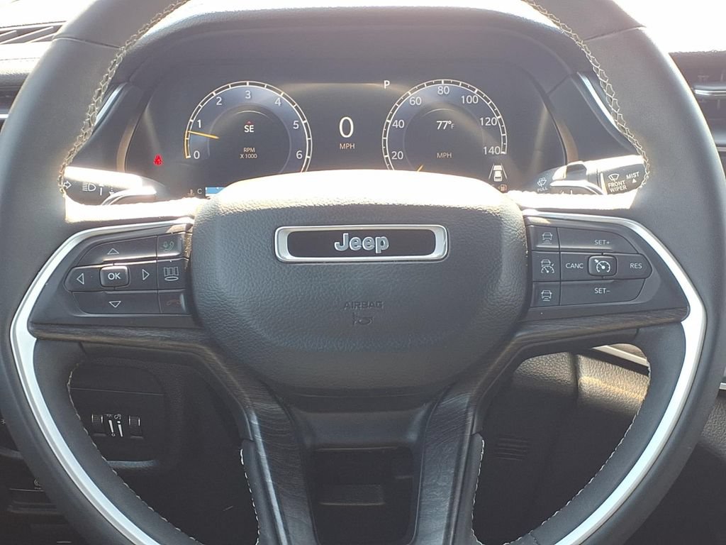 Used 2024 Jeep Grand Cherokee Limited RWD image 17
