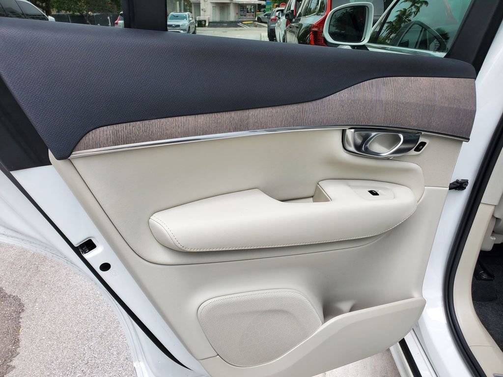 Used 2024 Volvo XC90 B6 Plus image 10