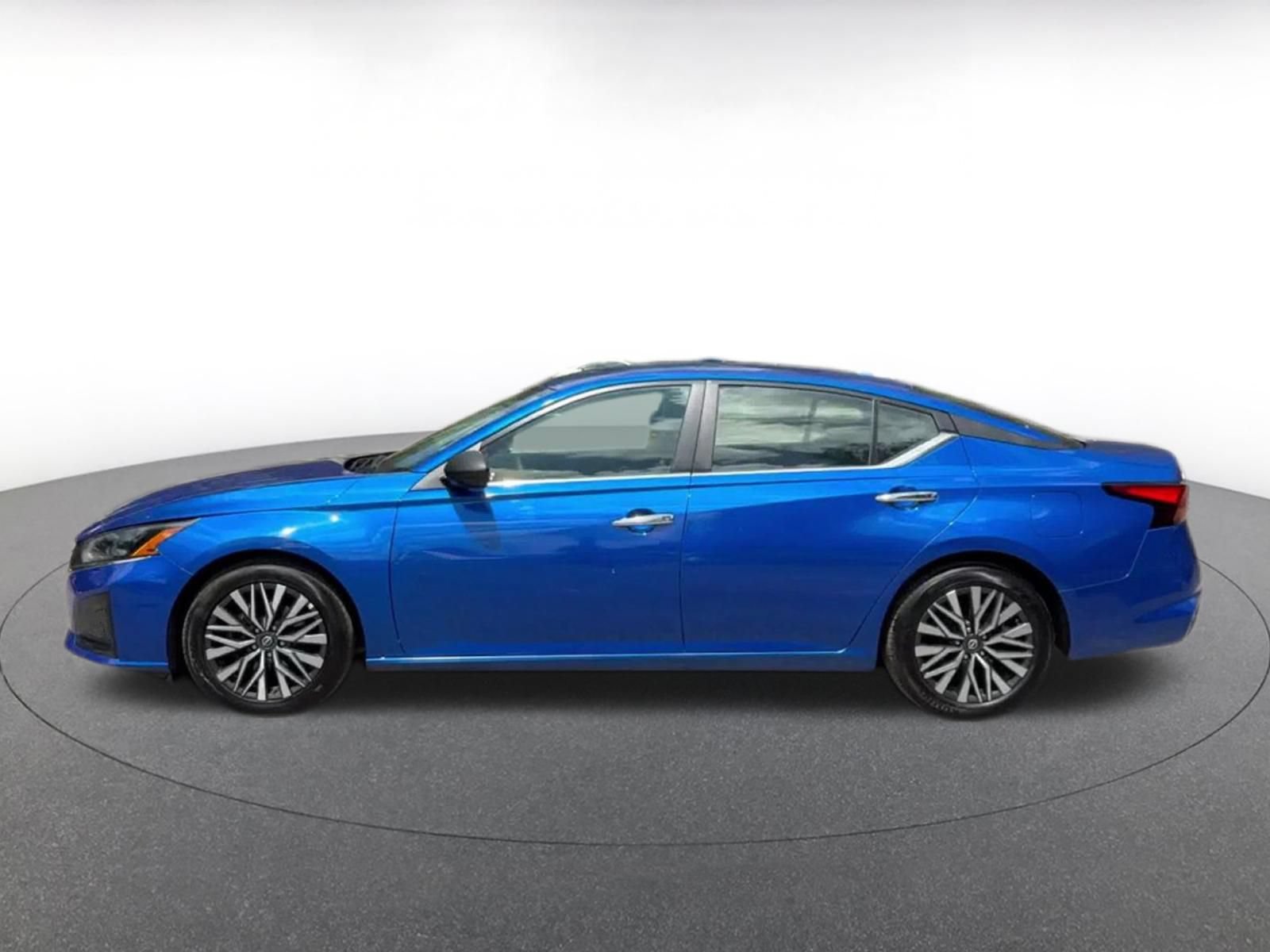 Used 2025 Nissan Altima 2.5 SV FWD image 7