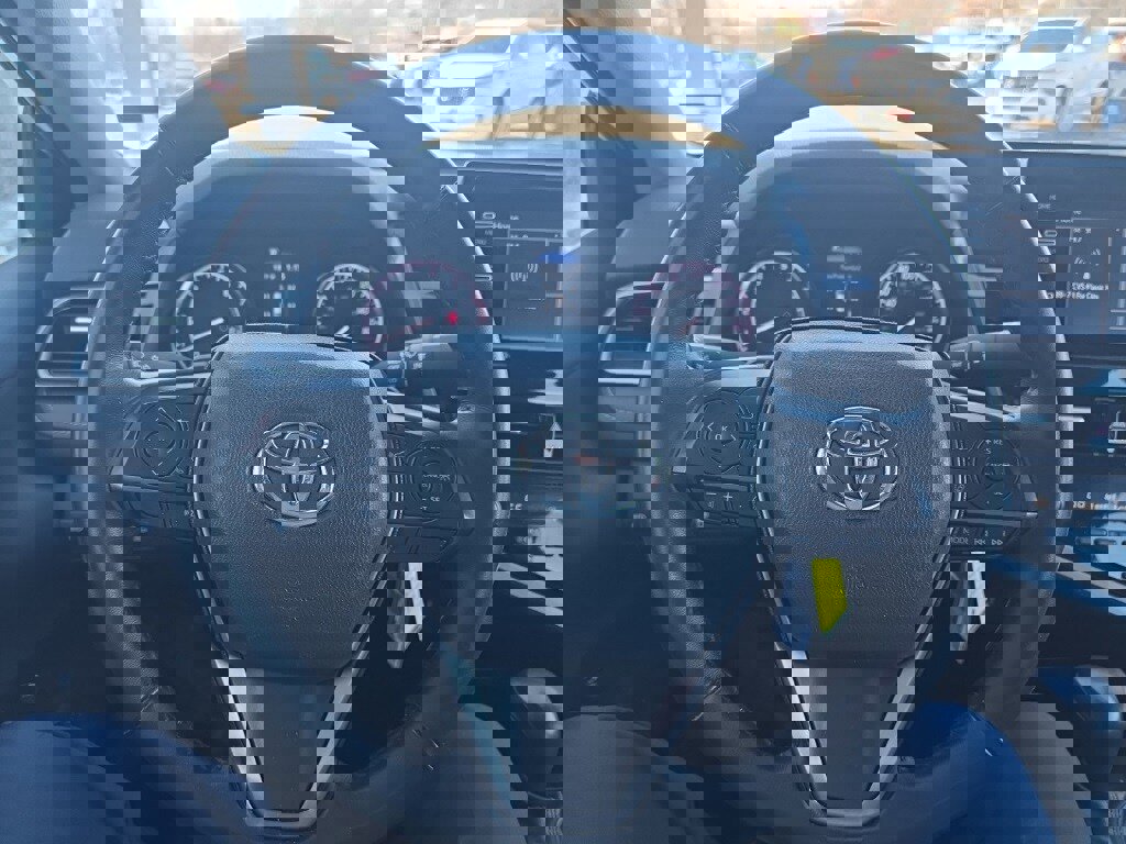 Used 2024 Toyota Camry SE image 17