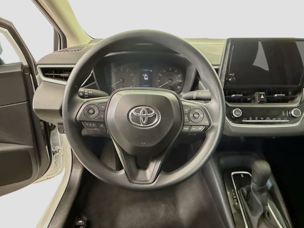 Used 2025 Toyota Corolla LE FWD image 11