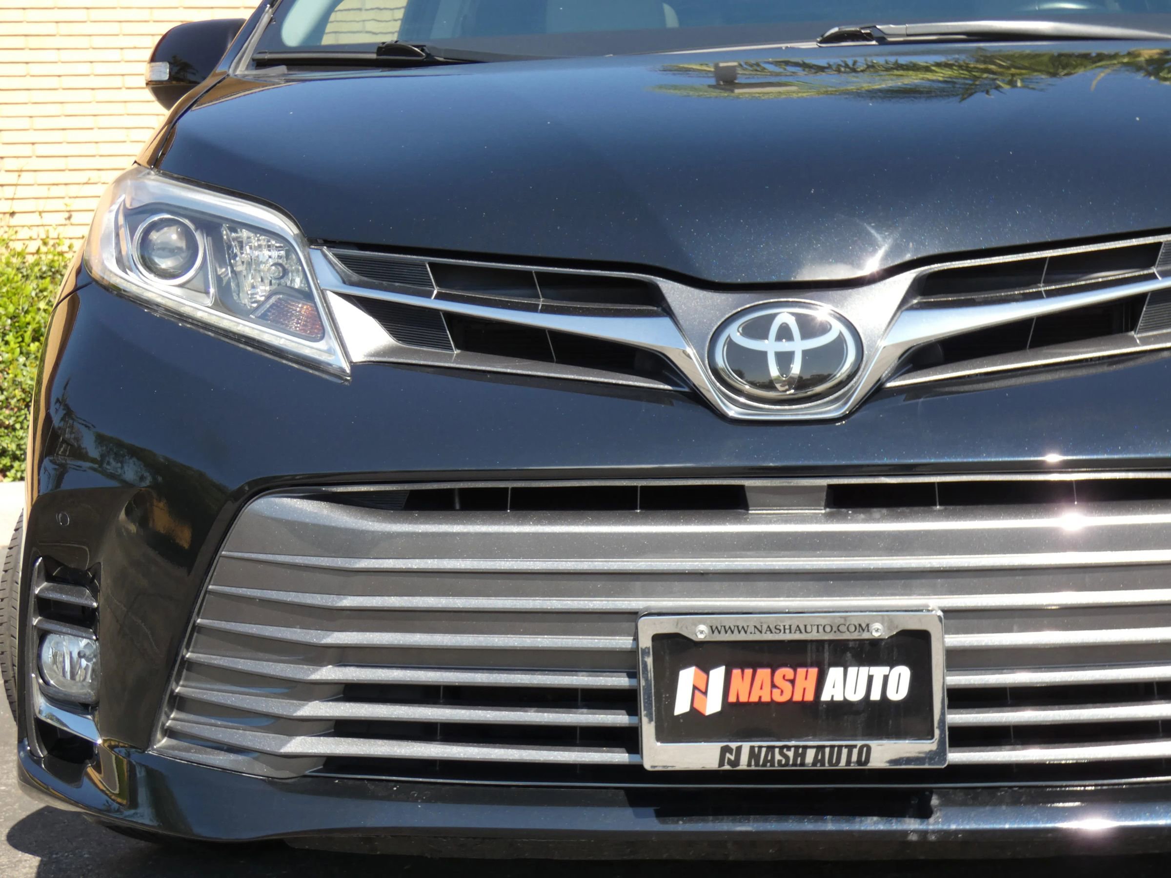 Used 2018 Toyota Sienna Limited image 18